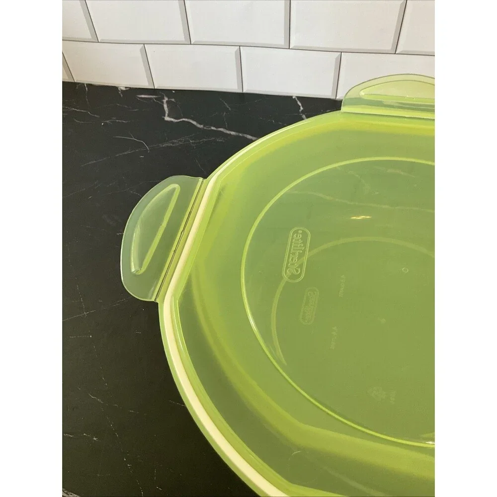 Sterilite Ultra-Seal 4.6 Qt Bowl, Airtight Food Storage Container, Plastic, Latc